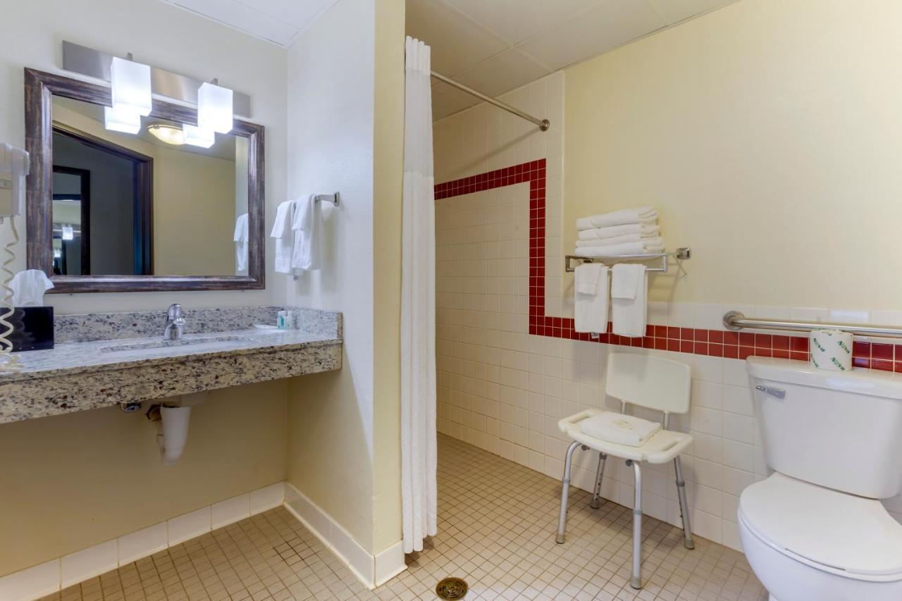Quality Inn Ошкош Экстерьер фото
