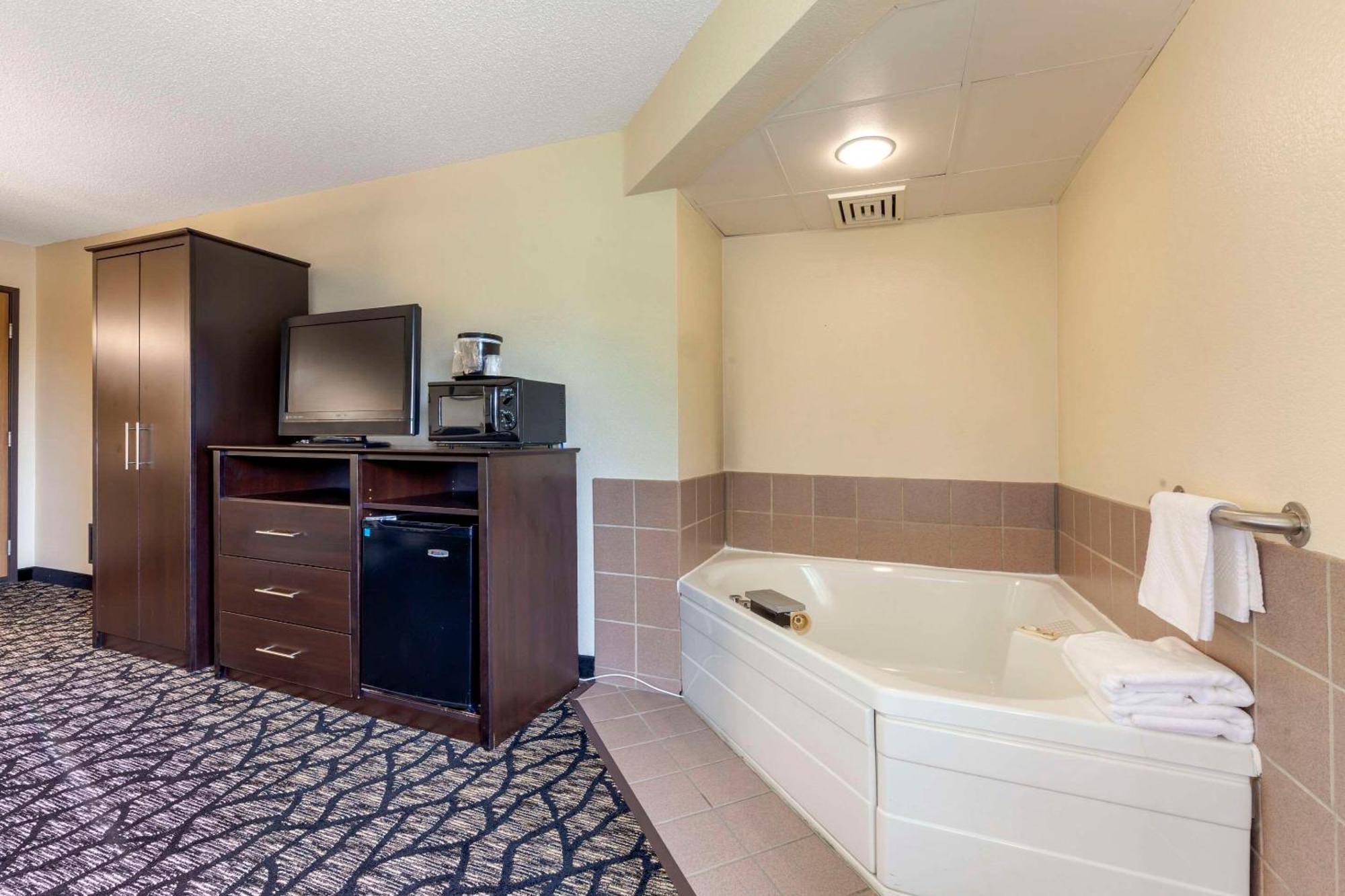 Quality Inn Ошкош Экстерьер фото