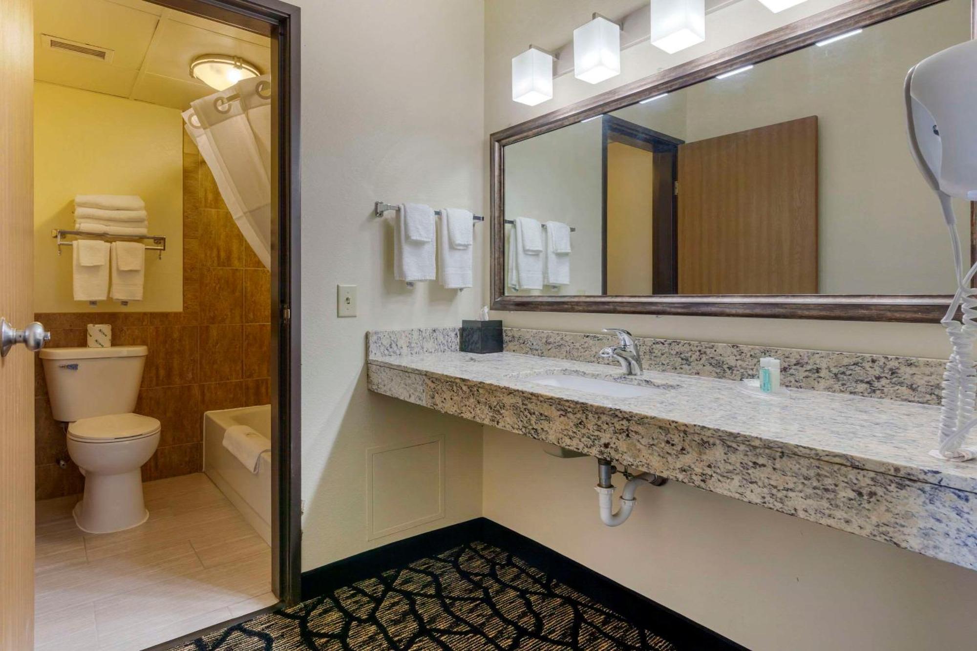 Quality Inn Ошкош Экстерьер фото