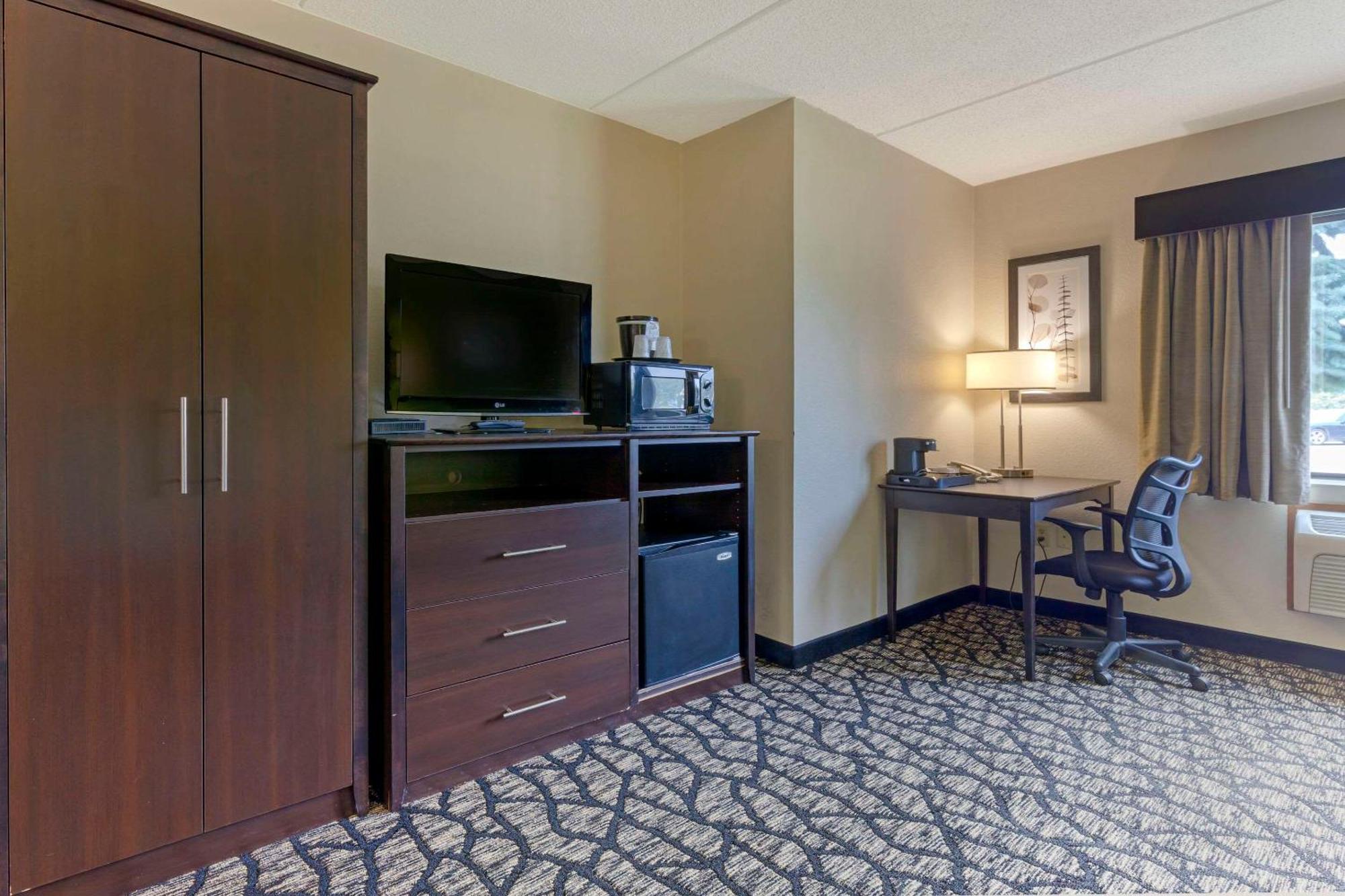 Quality Inn Ошкош Экстерьер фото