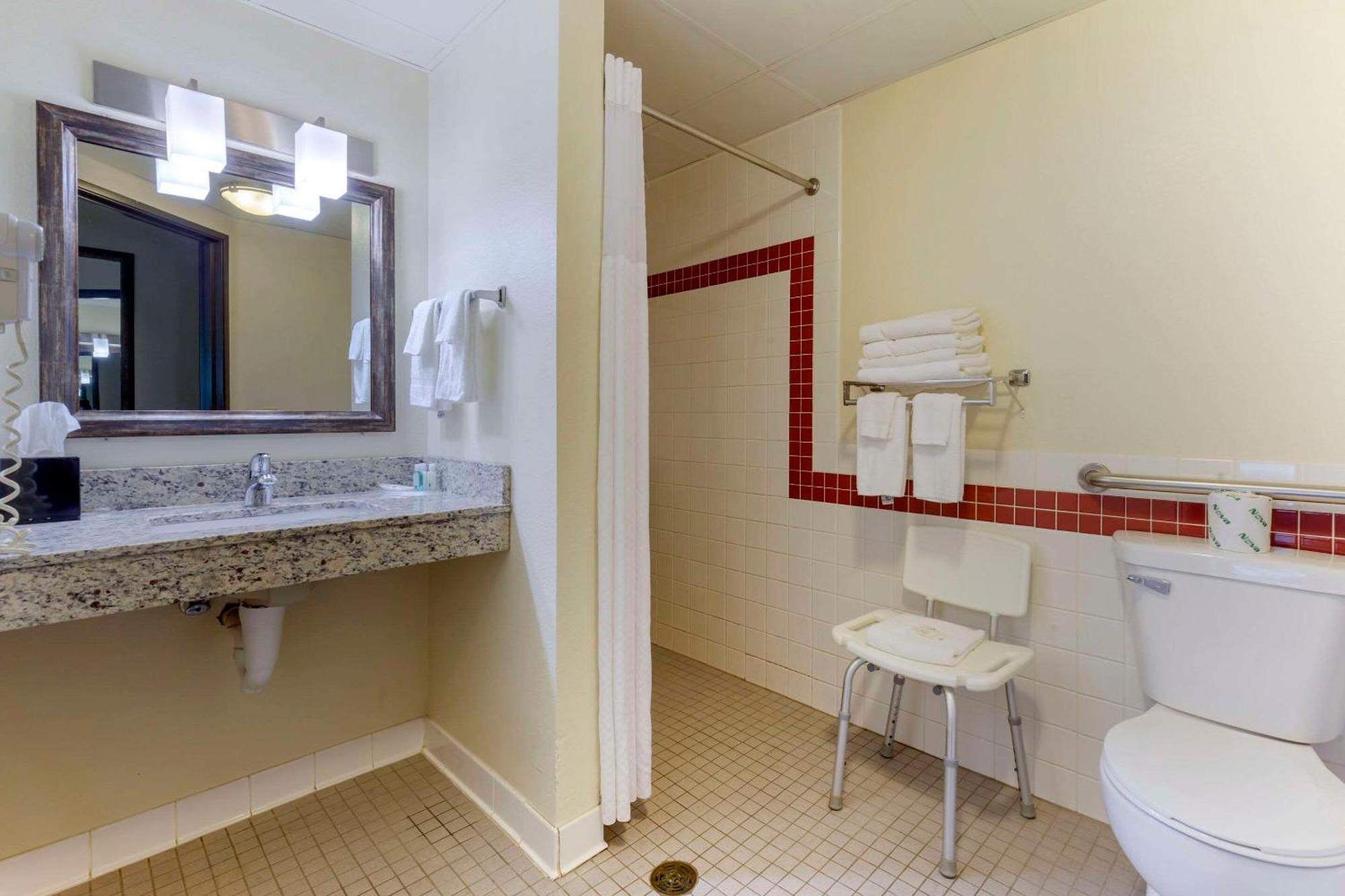 Quality Inn Ошкош Экстерьер фото
