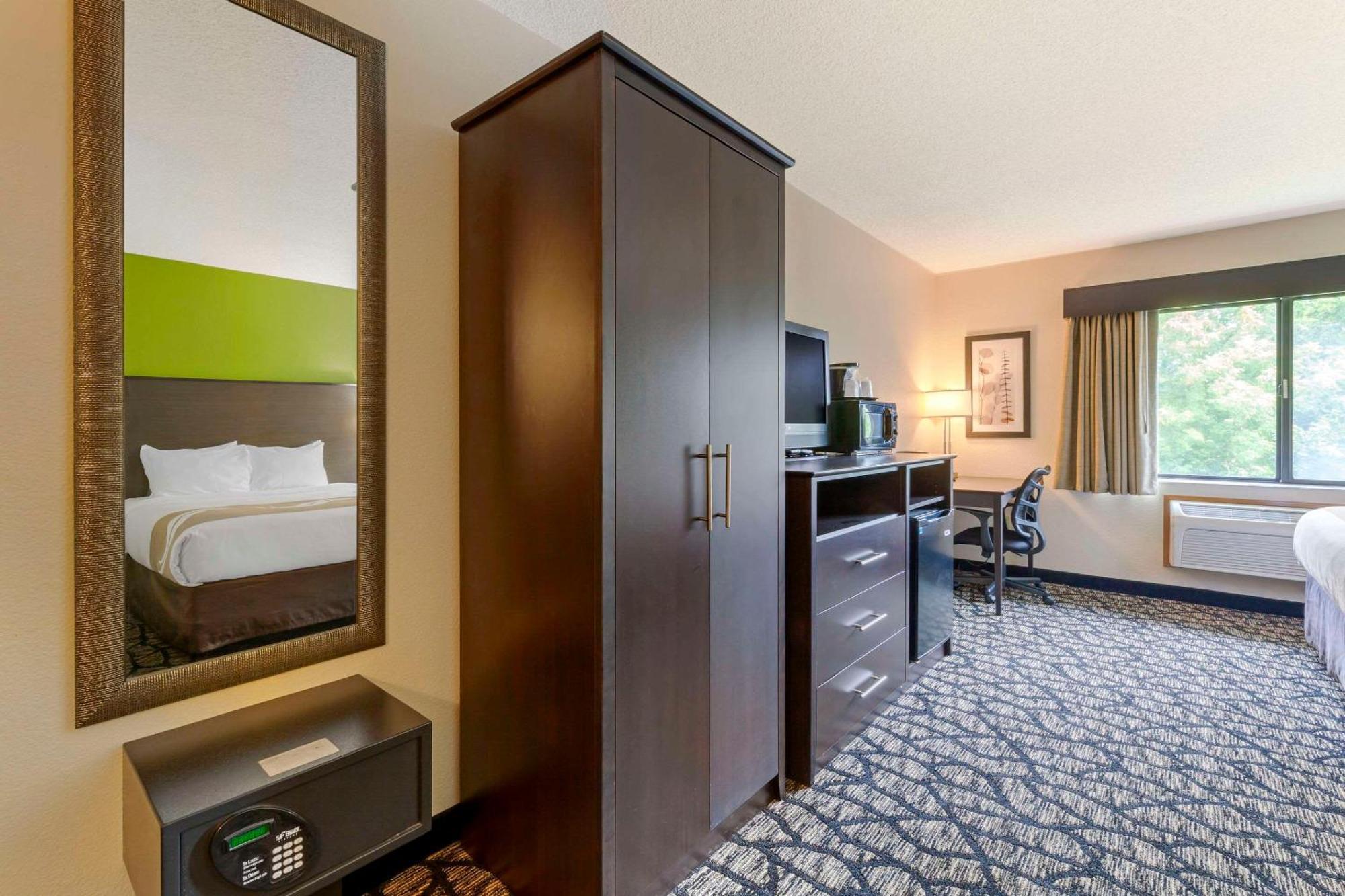Quality Inn Ошкош Экстерьер фото