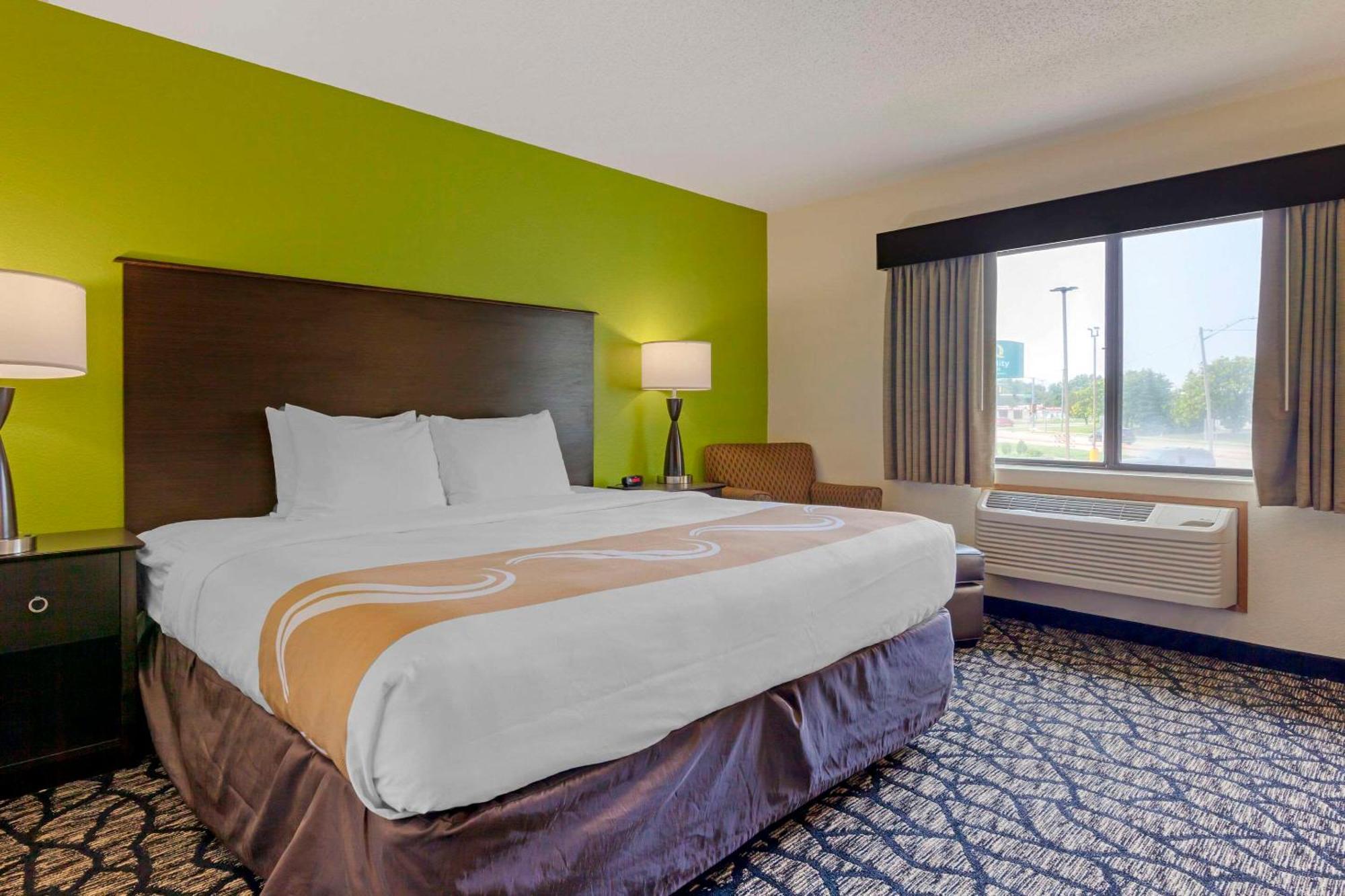 Quality Inn Ошкош Экстерьер фото
