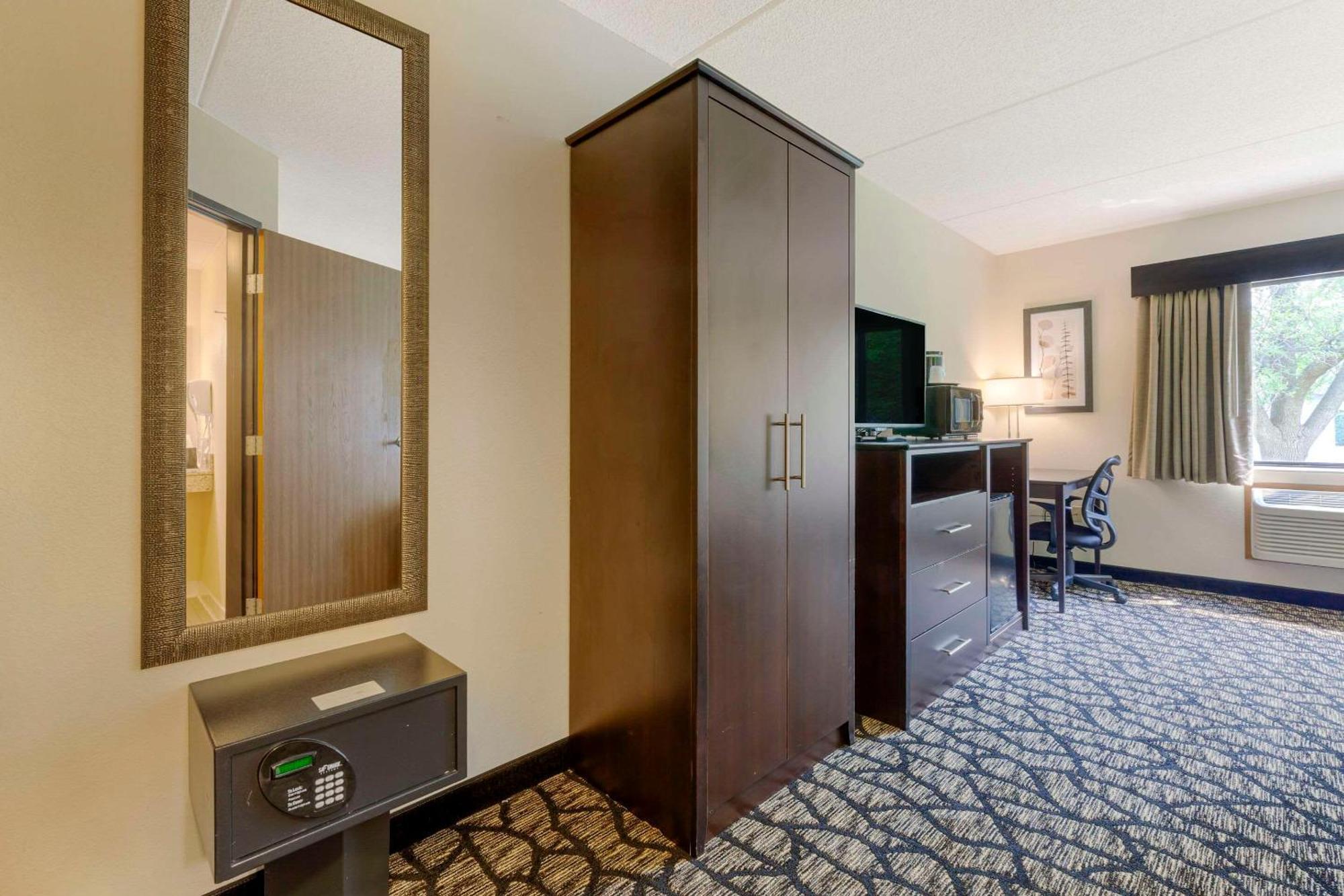 Quality Inn Ошкош Экстерьер фото